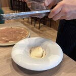 Osteria Benedetta - デザートのティラミスはテーブルに持ってきてからその場でカカオを削ってくれます✩.*˚