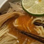 酒肴場 屯 - レアチャーの下にはプッチプチのとびっこたっぷり