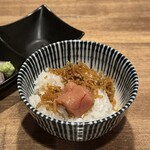 酒肴場 屯 - ご飯の上にはジャコ山椒