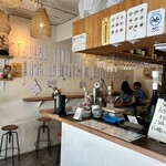 煮込みとお惣菜スタンド ウエトミ - 内観