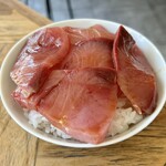 煮込みとお惣菜スタンド ウエトミ - わらさ丼