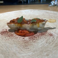 Lito - 岩牡蠣のフリット
                下には赤パプリカ