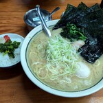 カマリヤ 大将 - ラーメン（中）＋味付玉子＋のり増＋小ライス