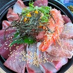 Ryoshi Sakaba Kagami - 海鮮丼