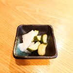 やぶ善 - お通しの"糠漬け"は、老舗蕎麦屋ならではの逸品。