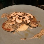 山下食堂 - 鶏もも肉のポワレ　マッシュルームのクリームソース