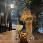 バー トレンチ - 左）Trench 75、右）Showa Beach Drive