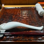 饗 くろ喜 - ステキなセットでワクワクしながら着膳を待ちます。