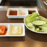 十勝ハーブ牛焼肉 MONMOM - MONMONランチ (サラダ)