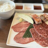 十勝ハーブ牛焼肉 MONMOM - MONMONランチ (十勝ハーブ牛 カルビ・ロース・タン)