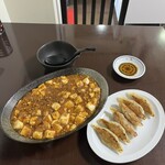 金龍菜館 - 四川麻婆豆腐とギョーザ