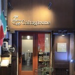 Caltagirone - 大通り沿いのイタリアの国旗が目印