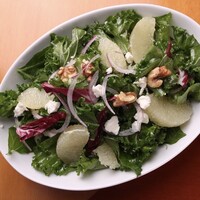 ケールサラダ 胡桃とグレープフルーツ フェタチーズ