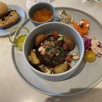 アニヴェルセル カフェ - 意外とボリュームあります。