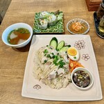タイ屋台料理＆ヌードル オシャ - カオマンガイ春巻きセット　１１６０円