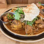 ムムムカリー - 鶏軟骨のアチャール、スリランカチキン(ククル・マス)