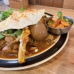 ムムムカリー - アッサム茶葉蚕(台湾風煮卵) 、ブリの生アチャール