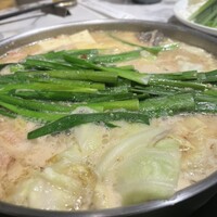博多もつ鍋 やま中 博多店 - 主役のもつ鍋　みそ味