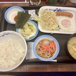 松屋 - 料理写真:ソーセージエッグ定食（ミニ牛皿）