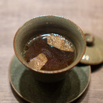 USHIGORO S. - トリュフとスッポンの牛コンソメ