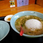 チャイナ DRAGON - ある程度 麺が減ったらライスを投入。お行儀悪い？知らんがな（笑）