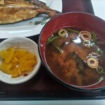 四日市ヒモノ食堂 - 漬物と味噌汁