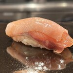 登喜和鮨 - 佐渡産 寒鰤10.5k背腹二枚付け