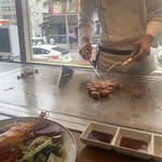 サムズセーラーイン 国際通り店 - 目の前で焼いてサーブ♬