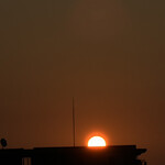 大元 - 夏至イブの朝、東大通り沿いのビルからの日の出^_^