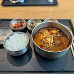 손수반상 - 料理写真:○ 전통 육개장(ユッケジャン)様(12,000w)