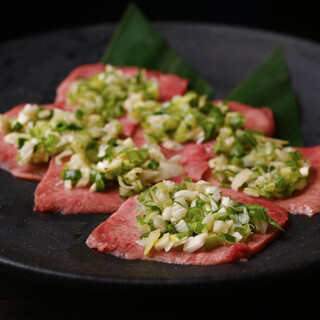 焼肉割烹ならでは、新鮮なお肉を使ったアラカルトがオススメ◎