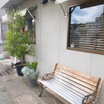 コーヒーとおやつの店 アンドモア - 