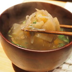 스시 로바타 키타로우즈시 도구야스지 요코초점 - 아오모리 하치노헤 명물 센베이 국