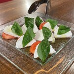 クッチーナ フェリーチェ タク - カプレーゼ