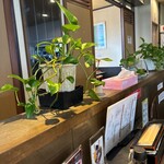 やまがたべこいち - 店内（座席より右まわり）➡