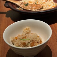 茶茶 このか - 雲丹といくらの土鍋御飯　お茶碗に盛り付け