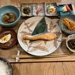 中島キッチン - ランチ¥1,320 鮭or鯖。彩り豊か。小鉢多い。+お汁も有〼。