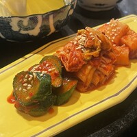 板前焼肉 一牛 北新地店 - キムチ盛り合わせ