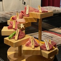 板前焼肉 一牛 北新地店 - 階段盛り！豪華！