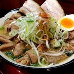 俺の中華たなか家 - 今回差し入れの御礼で「チャーシュー増量⤴」女将さん♬ありがとうございましたm(_ _)m　上位メニューの「辛味噌ＤＸ」的豪華✨なお顔で着丼しました(*^_^*)d