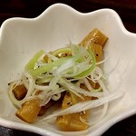 俺の中華たなか家 - サービスおつまみは「メンマ＆白髪葱」。コレマタ旨し(๑´ڡ`๑)