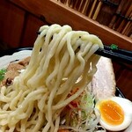 俺の中華たなか家 - 麺リフト⤴️自家製太麺に味噌スープが絡んで旨し♥