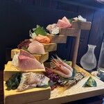 越後一会 十郎 - 名物の刺身の盛り合わせタワープラス100円でのどクロに変更