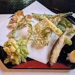 郷土料理ともん - 若々しいフキノトウはさすが奥山のもの。