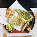 郷土料理ともん - フキノトウ、マタタビ、ヤマブドウ、
      稚鮎、ネマガリタケ、アマドコロ、アザミ