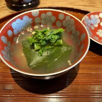 京味 もと井 - 桜餅風のお椀　桜海老真薯、菜の花