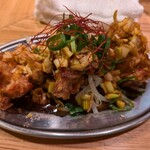 居酒屋 ヨーテル - 油淋鶏はハーフでも食べ応えあり。