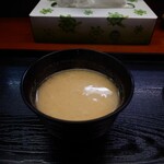 玉屋 - 出汁の効いた熱々のお味噌汁も素晴らしい。