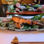 郷土料理ともん - サクラマス。他の川魚とは比べ物にならないくらい脂が出るそうで、鮎の風味を消してしまうのではないかと懸念されてましたが、神流川の鮎の旨味はこれを凌駕しておりました