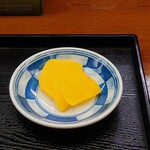 玉屋 - 冷たくて瑞々しい、箸休めの沢庵が旨い。